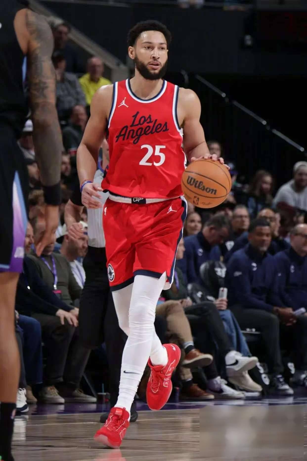 爱游戏体育-快船球星三分绝杀，全场观众热烈欢呼，处理不要说明合作.的简单介绍