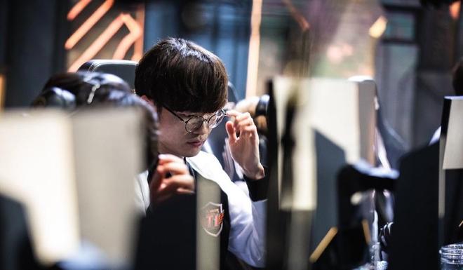 爱游戏体育-Faker重返赛场，持续失利首场状态出色，快船观众沸腾！