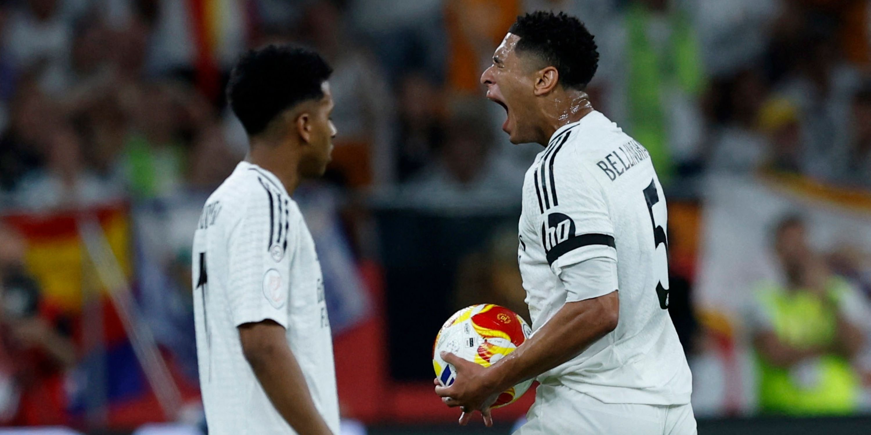 爱游戏APP-费德勒遭遇十五持续失利，巴塞罗那教练压力巨大！